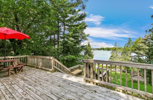Honey Creek House | Lakefront |Private Sandy Beach & Pier |Blue Spring Lake |Fire Pit |Grill |Kayaks |Canoe |Paddle Boat