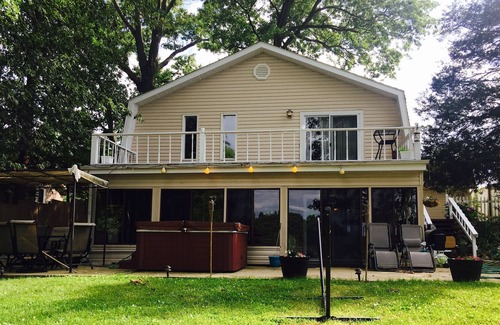 Marion House | Lakefront Property at Lake of Egypt Marion. Hot Tub/Wineries/Boating!