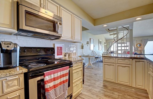 Port Clinton House | Lakefront Retreat in Port Clinton-Private Beach & Unique Caboose Stay!