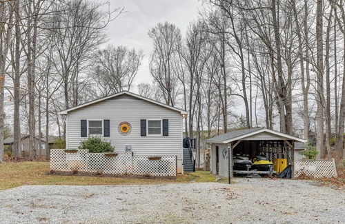 Bracey Apartment | Lakefront Retreat w/Dock, Patio & Grill in Bracey