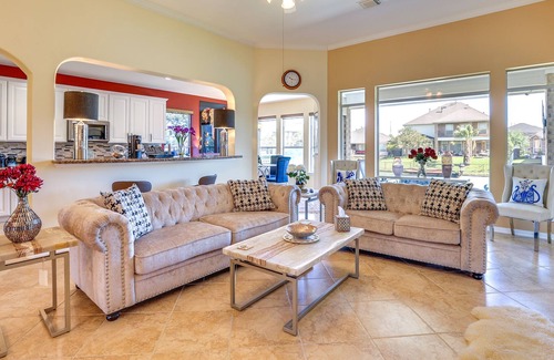 Sydney Harbour Cottage | Lakefront Texas Abode w/ Pool Table & Private Dock