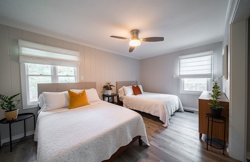 Columbus Cottage | Lakehouse, cozy, beautiful view of Lake Oliver, quiet and peaceful.