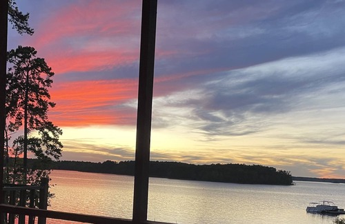 Clarksville House | Lakehouse on the water with amazing view and private dock