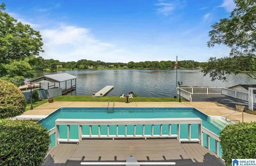 Talladega House | Lakehouse with swimming pool