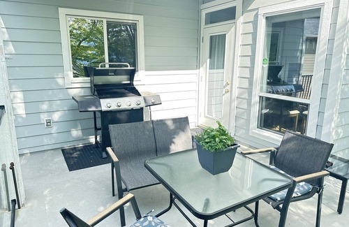 Central Okanagan House | Lakes, outdoor adventure, winery, shops, beaches, surrounded by natural beauty
