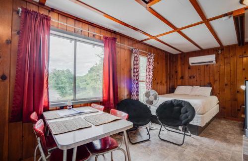 Lake Ozark Apartment | Lakeshore Cabin 5 on the Lake