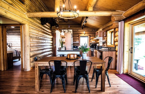 Ennis Cabin | Lakeshore Cabins and Campground