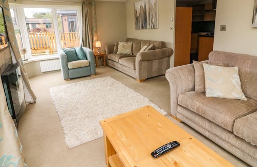 South Lakeland Leisure Village Cabin | LAKESIDE 12, pet friendly, character holiday cottage in Carnforth