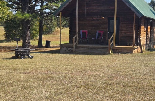 Hattieville Cabin | lakeside 3: Charming 2-bedroom cabin with AC and WiFi in peaceful Solgohachia