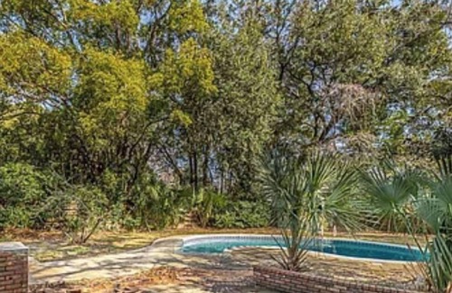 Brunswick House | Lakeside and Poolside
