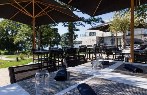 Froidchapelle Villa | Lakeside Bliss Retreat