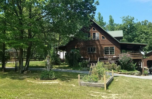 Crofton House | Lakeside Cabin, Fishing, Golf/Hiking Nearby, Canoe & Kayaks Onsite, Pet Friendly