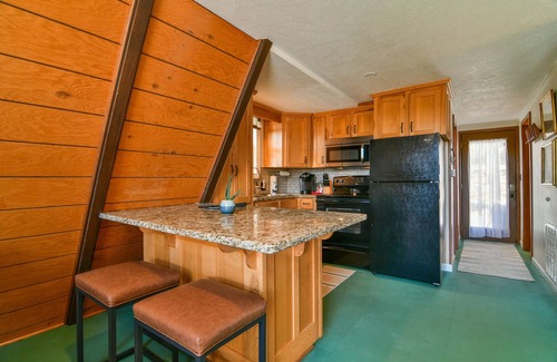 Indian Point House | Lakeside cabin with water views, hot tub, pool table & a/c