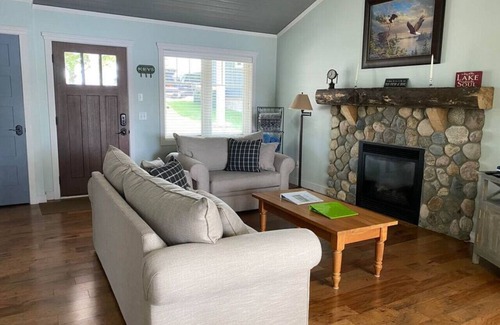 Sauk Centre Cottage | Lakeside Cottage on the Water