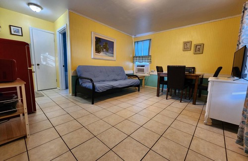 Monticello Cottage | Lakeside Cottages - Cozy cottages nestled in a quiet cove right on Lake Shafer! Located at Paradise Resort, just 4.5 miles north of Outrigger Resort and Indiana Beach Amusement Park. These cottages feature 350 sq ft of space and sleep a max of four (