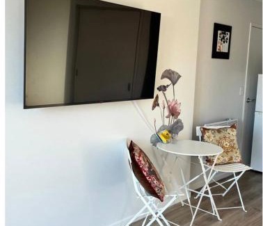 Two Mile Bay House | Lakeside cozy studio