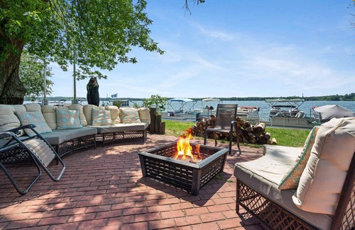 Mayfield Apartment | Lakeside Double Queen Suite | Upper-Level Retreat