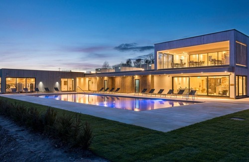 Holworth House | Lakeside, family friendly property (OI23)