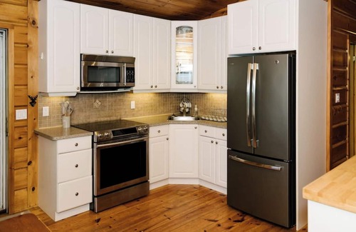 Haliburton Cottage | Lakeside Gem: Family Cottage, 5 mins to Haliburton.