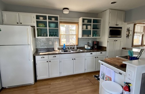 Wyoming House | Lakeside Getaway! 35 mins from downtown Minneapolis & close to Mall of America
