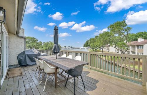 Walden on Lake Conroe House | Lakeside Getaway Quiet Canal 2 Story Deck