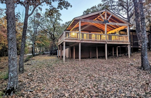 Kingston House | Lakeside Haven: Scenic Wooded Trail to Quiet Cove