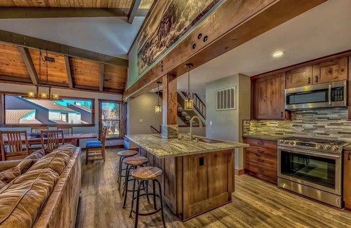 South Lake Tahoe House | Lakeside Haven by Heavenly Sand