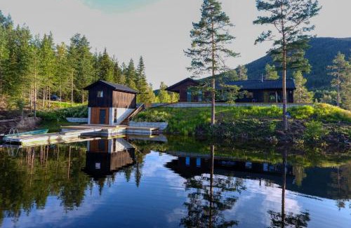 Kviteseid Ski Chalet | Lakeside Haven Vrådal