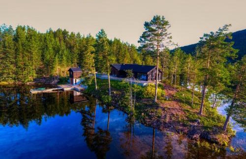 Kviteseid Ski Chalet | Lakeside Haven Vrådal