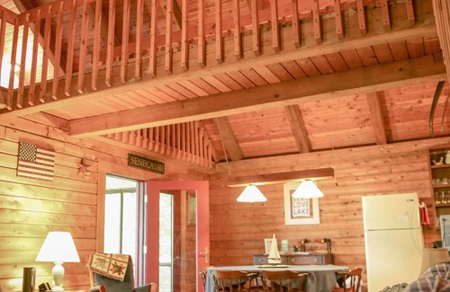Town of Torrey Cabin | Lakeside Log Cabin in the Heart of the Finger Lakes