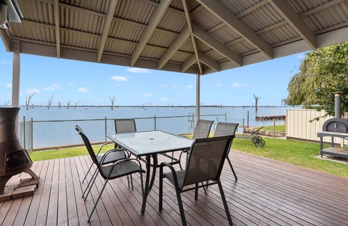 Mulwala House | Lakeside Mulwala absolute waterfront with older private jetty