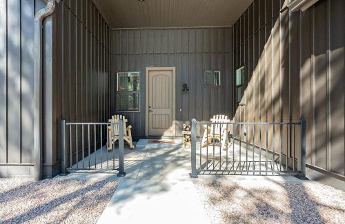 Pinetop Apartment | Lakeside Pines Retreat- Stay warm in Cozy Comfort