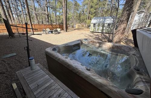 Pinetop Apartment | Lakeside Pines Retreat- Stay warm in Cozy Comfort