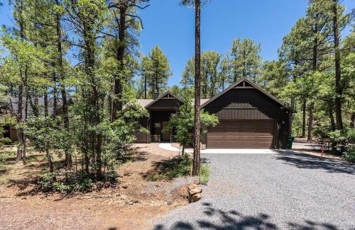 Pinetop Apartment | Lakeside Pines Retreat- Stay warm in Cozy Comfort