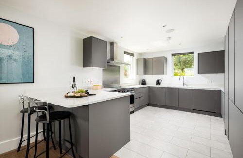 Cirencester House | Lakeside property with spa access on a nature reserve Keel House CW23