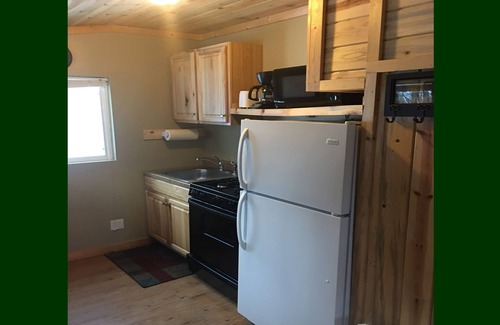 Trout Creek Hotel | Lakeside Resort and Motel