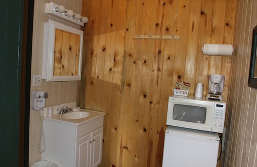 Trout Creek Hotel | Lakeside Resort and Motel