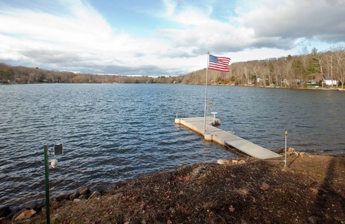 Ashford House | Lakeside Retreat Close to UCONN