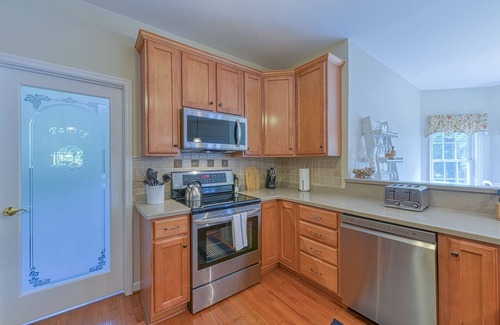 Livingston House | Lakeside Retreat with Private Dock w/Kayaks and Paddle-boards! Boat Slip too!
