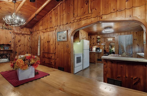 Bloomer Cabin | Lakeside Serenity: Your Perfect Northwoods Exhale