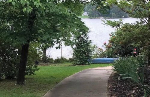 Chapin Apartment | Lakeside Tranquility/Private Suite with free parking on Lake Murray