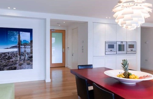 Lechlade Cabin | Lakeside Villa at Award Winning Lakes By Yoo. Northbow Lodge is a Family Haven