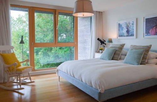 Lechlade Cabin | Lakeside Villa at Award Winning Lakes By Yoo. Northbow Lodge is a Family Haven