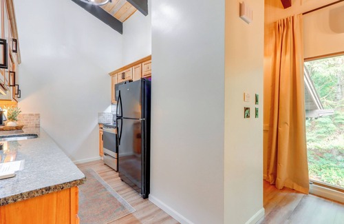 Rathdrum Condo | Lakeside Winter Walks! Idaho Condo w/Resort Perks