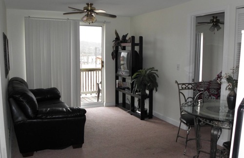 Sunrise Beach House | Lakeview Bungalow Retreat on Captain Ron's #8