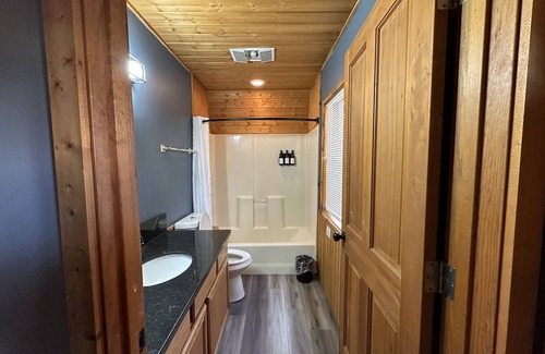 Canyon Lake Resort | Lakeview Cabin F
