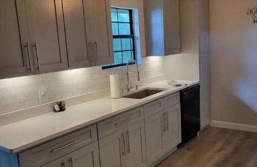 Young Harris Cabin | Lakeview Cabin with hot tub