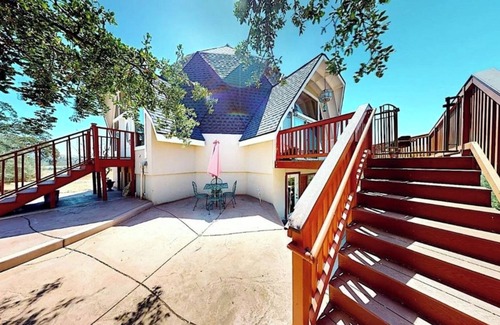 Coulterville House | Lakeview Dome Home