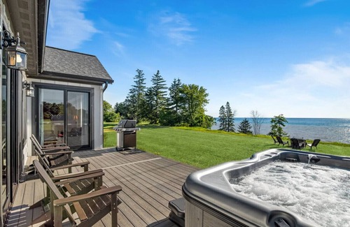 Sheboygan Apartment | Lakeview Farm | Beach · Hot Tub · Theater · Views