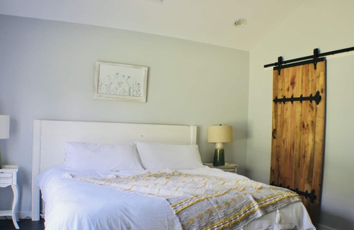 Dandridge Cottage | LakeView Farm with Smoky Mountain and lake views